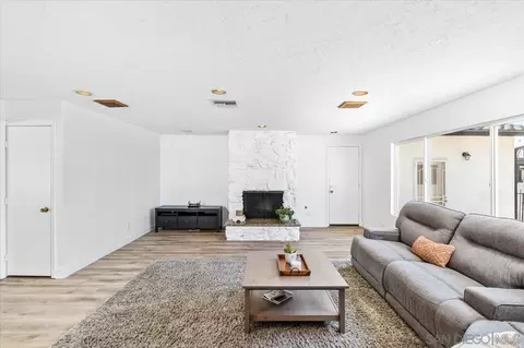 Living - 2073 Ginny Ln, Escondido, CA 92025 photo 3 of 4