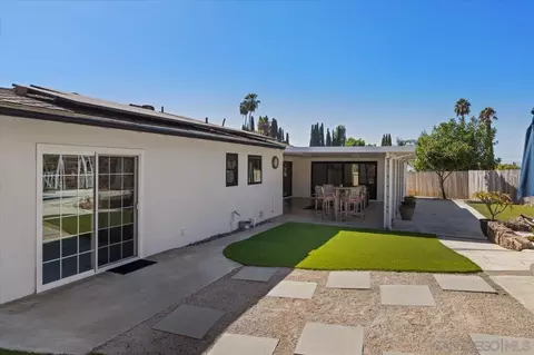 Exterior - 2073 Ginny Ln, Escondido, CA 92025 photo 7 of 11