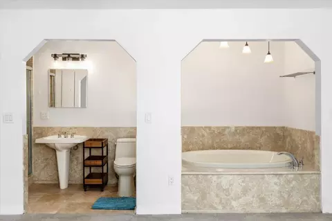 Bath - 2073 Ginny Ln, Escondido, CA 92025 photo 1 of 4