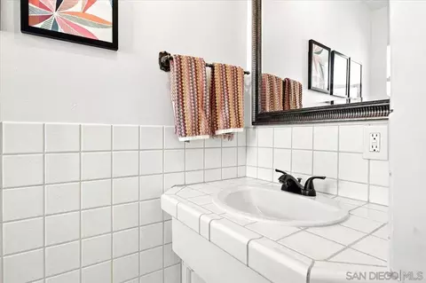 Bath - 2073 Ginny Ln, Escondido, CA 92025 photo 4 of 4