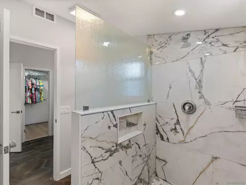Bath - 1537 Winsome, Escondido, CA 92029 photo 3 of 6