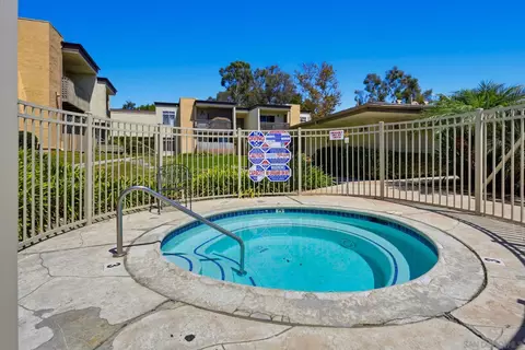 Exterior - 432 Edgehill Ln #3, Oceanside, CA 92054 photo 5 of 6