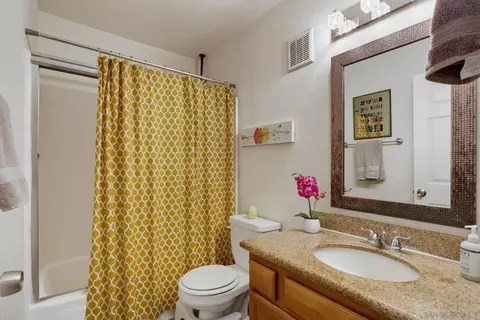 Bath - 432 Edgehill Ln #3, Oceanside, CA 92054 photo 1 of 1