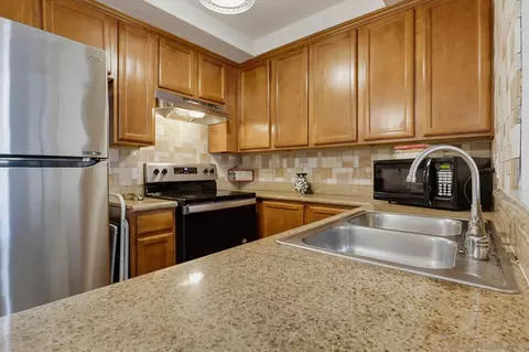 Kitchen - 432 Edgehill Ln #3, Oceanside, CA 92054 photo 2 of 5