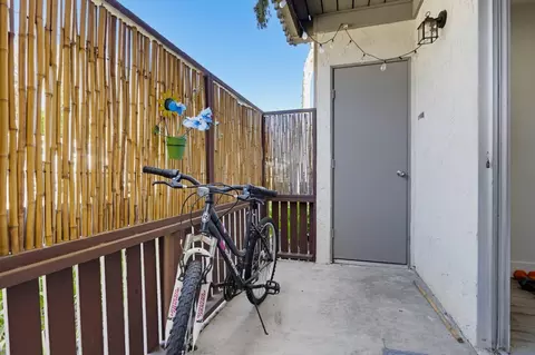 Exterior - 432 Edgehill Ln #3, Oceanside, CA 92054 photo 2 of 6