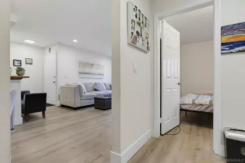 Entry Way - 432 Edgehill Ln #3, Oceanside, CA 92054 photo 2 of 2