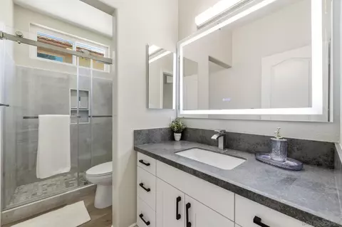 Bath - 804 Calle Montera, Escondido, CA 92025 photo 1 of 6