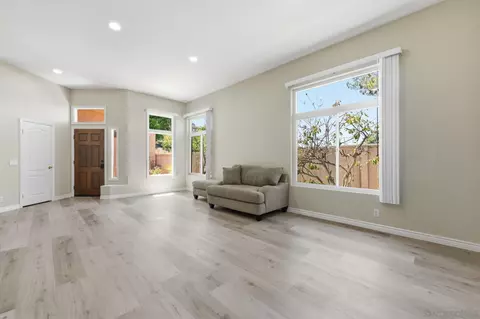 Living - 804 Calle Montera, Escondido, CA 92025 photo 6 of 12