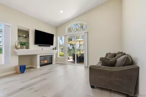 Living - 804 Calle Montera, Escondido, CA 92025 photo 9 of 12