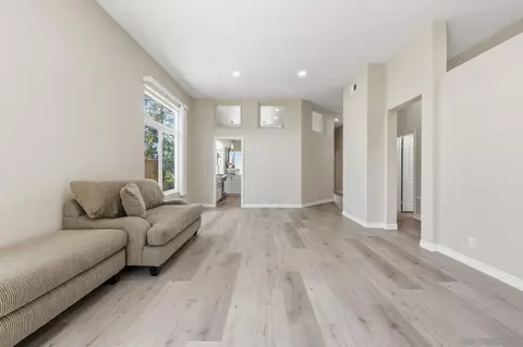 Living - 804 Calle Montera, Escondido, CA 92025 photo 2 of 12