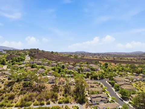 View/Area - 804 Calle Montera, Escondido, CA 92025 photo 9 of 25