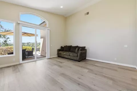 Living - 804 Calle Montera, Escondido, CA 92025 photo 7 of 12