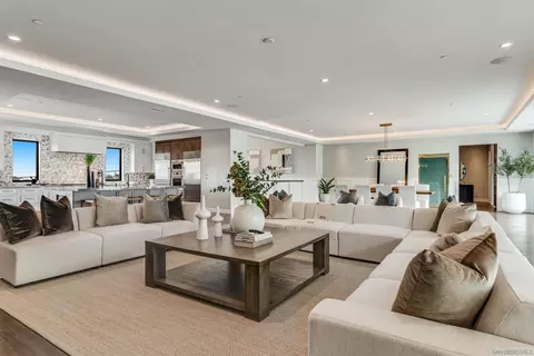 Living - 6389 Castejon, La Jolla, CA 92037 photo 5 of 7