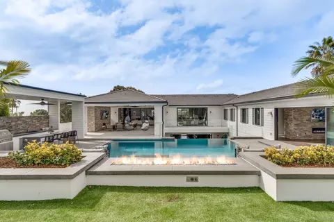 Exterior - 6389 Castejon, La Jolla, CA 92037 photo 5 of 15
