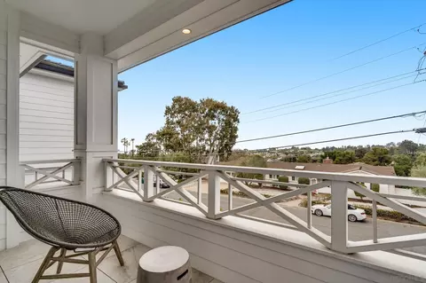 Exterior - 6389 Castejon, La Jolla, CA 92037 photo 10 of 15