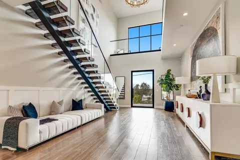 Entry Way - 6389 Castejon, La Jolla, CA 92037 photo 2 of 5