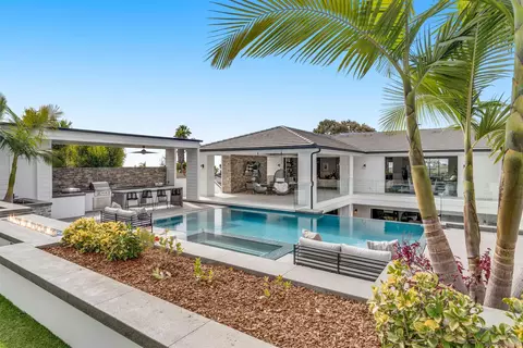 Exterior - 6389 Castejon, La Jolla, CA 92037 photo 4 of 15