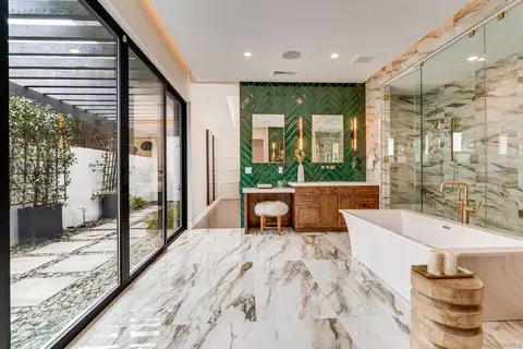 Bath - 6389 Castejon, La Jolla, CA 92037 photo 1 of 15