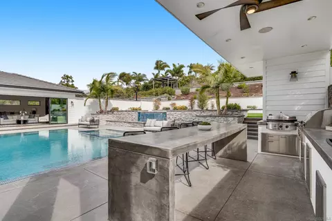 Exterior - 6389 Castejon, La Jolla, CA 92037 photo 7 of 15