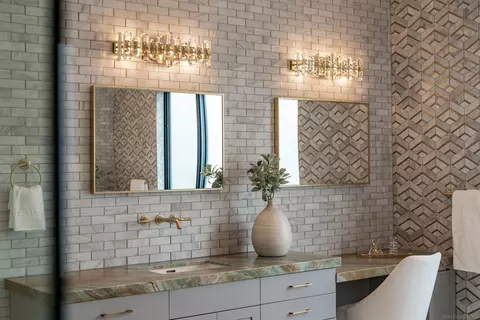 Bath - 6389 Castejon, La Jolla, CA 92037 photo 13 of 15