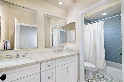 Bath - 7598 Circulo Sequoia, Carlsbad, CA 92009 photo 4 of 5