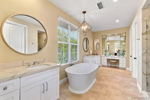 Bath - 7598 Circulo Sequoia, Carlsbad, CA 92009 photo 2 of 5