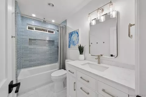 Bath - 339 Delage Dr, Encinitas, CA 92024 photo 4 of 5