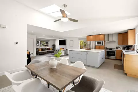 Dining - 1651 Mapleleaf, Encinitas, CA 92024 photo 2 of 3