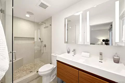 Bath - 1651 Mapleleaf, Encinitas, CA 92024 photo 2 of 3