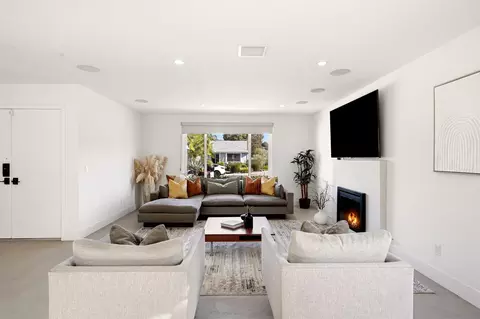 Living - 1651 Mapleleaf, Encinitas, CA 92024 photo 2 of 5