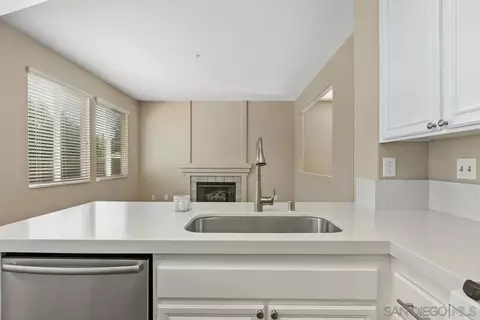 Kitchen - 609 Paseo Rio, Vista, CA 92081 photo 4 of 6