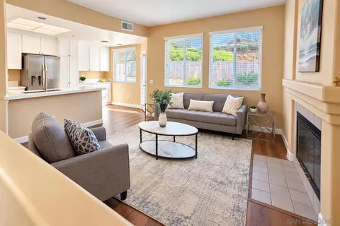 Living - 609 Paseo Rio, Vista, CA 92081 photo 2 of 3