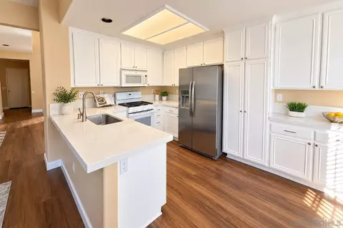 Kitchen - 609 Paseo Rio, Vista, CA 92081 photo 1 of 3
