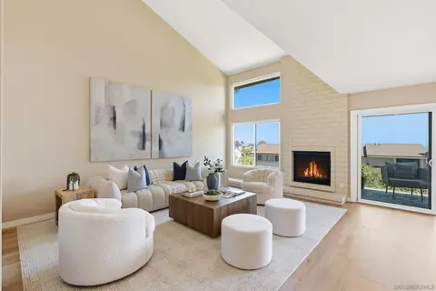 Living - 6547 Caminito Catalan, La Jolla, CA 92037 photo 2 of 5