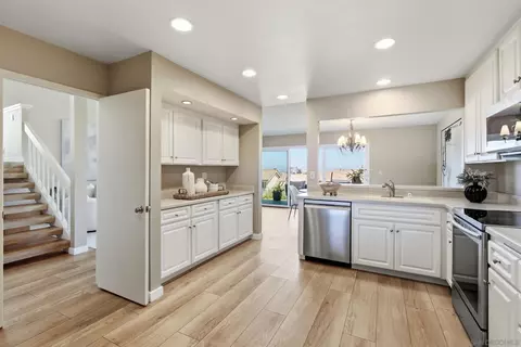 Kitchen - 6547 Caminito Catalan, La Jolla, CA 92037 photo 4 of 4