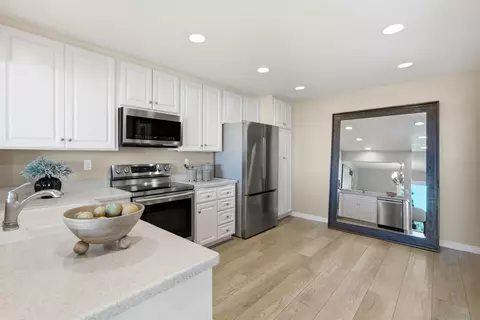 Kitchen - 6547 Caminito Catalan, La Jolla, CA 92037 photo 3 of 4
