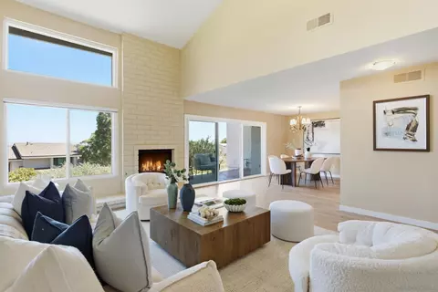 Living - 6547 Caminito Catalan, La Jolla, CA 92037 photo 4 of 5