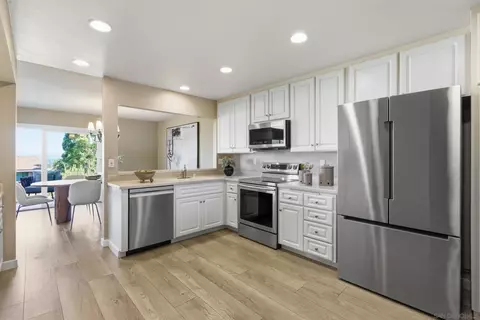 Kitchen - 6547 Caminito Catalan, La Jolla, CA 92037 photo 2 of 4