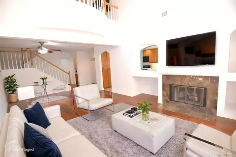 Living - 970 Somerset Ct UNIT C, Chula Vista, CA 91915 photo 1 of 11