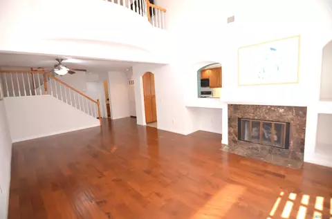Living - 970 Somerset Ct UNIT C, Chula Vista, CA 91915 photo 2 of 11