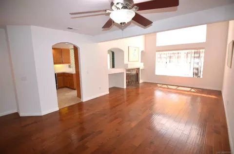 Living - 970 Somerset Ct UNIT C, Chula Vista, CA 91915 photo 6 of 11