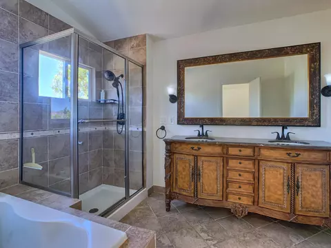 Bath - 2912 Shady Pine St, Spring Valley, CA 91978 photo 5 of 8