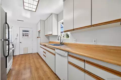 Kitchen - 13810 Tobiasson Rd, Poway, CA 92064 photo 1 of 3