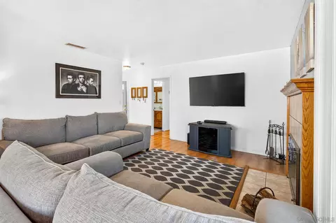 Living - 13810 Tobiasson Rd, Poway, CA 92064 photo 2 of 3