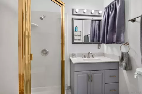 Bath - 13810 Tobiasson Rd, Poway, CA 92064 photo 2 of 3