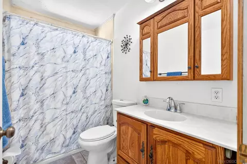 Bath - 13810 Tobiasson Rd, Poway, CA 92064 photo 1 of 3