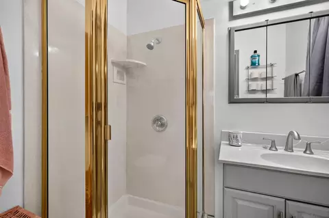 Bath - 13810 Tobiasson Rd, Poway, CA 92064 photo 3 of 3