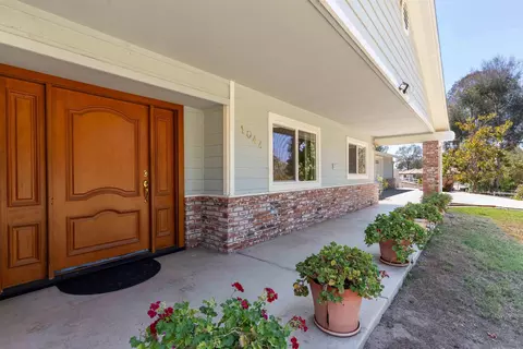 Exterior - 1044 Capra Way, Fallbrook, CA 92028 photo 2 of 10