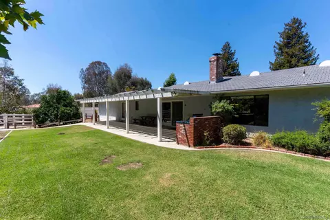 Exterior - 1044 Capra Way, Fallbrook, CA 92028 photo 3 of 10