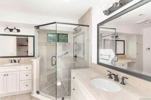 Bath - 1044 Capra Way, Fallbrook, CA 92028 photo 2 of 4